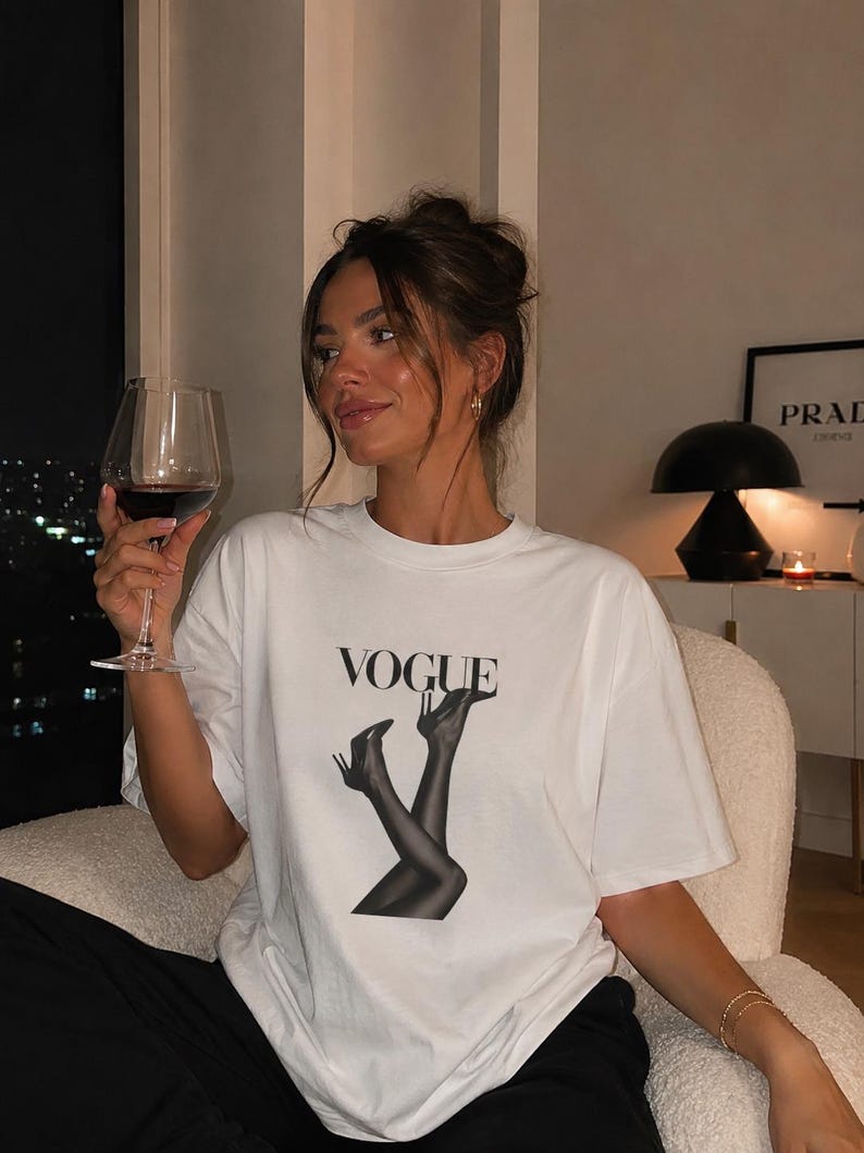 Vogue Legs Graphic Tee, Minimalist Fashion Shirt, Unisex Heavy Cotton Streetwear